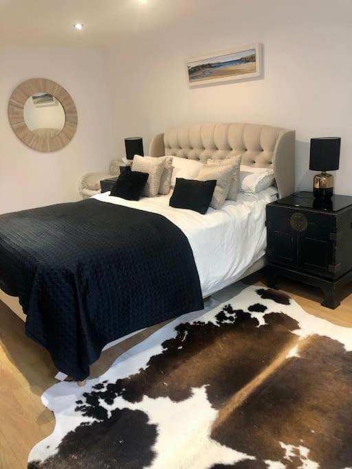 2 Double Bedroom Large Modern Self Contained Apartment Free Parking Camberley Exterior photo