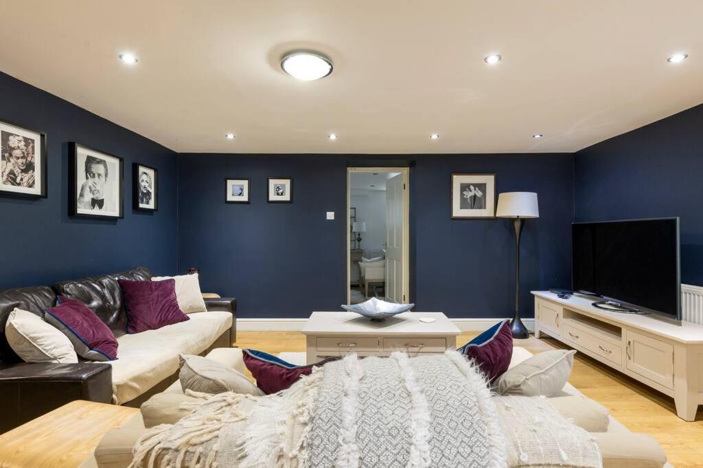 2 Double Bedroom Large Modern Self Contained Apartment Free Parking Camberley Exterior photo